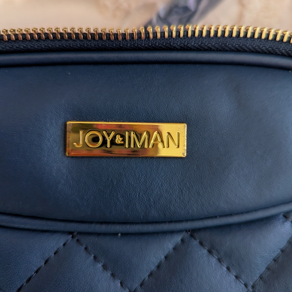 Elegant Blue Quilted Crossbody Bag - Picture 2 of 9
